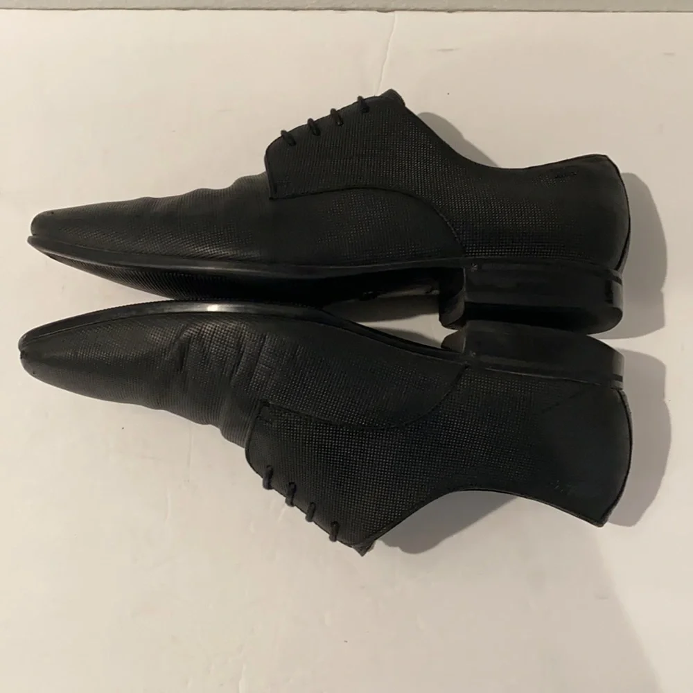 Authentic Hugo Boss black leather lace up shoes 10 mens